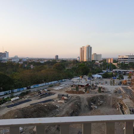 סוראבאיה Apartemen Grand Sungkono Lagoon Venetian. מראה חיצוני תמונה